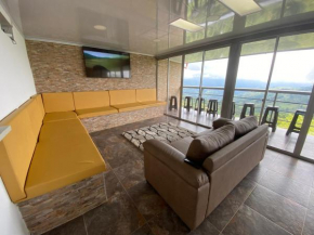 Apartamento tipo finca lleno de vida y elegancia.